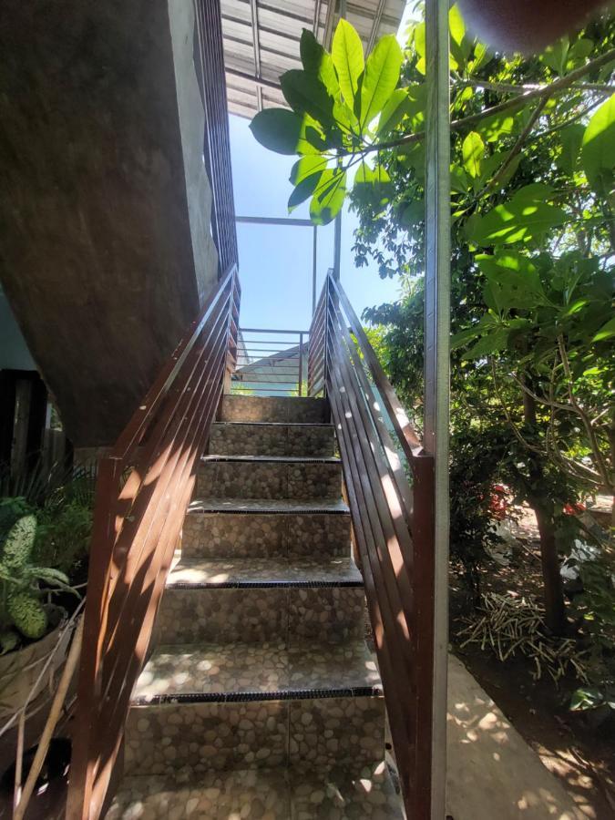 D'Ru Guest House Labuan Bajo Exteriör bild